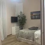 Station Garibaldi Отель типа 
