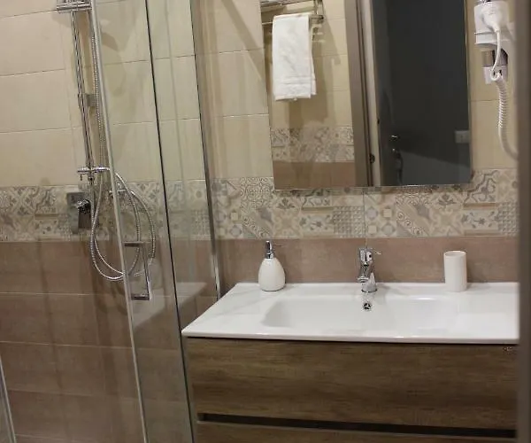 Alojamento de Acomodação e Pequeno-almoço Station Garibaldi 4*